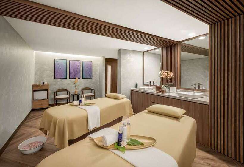 Doubletree By Hilton Damai Laut Resort