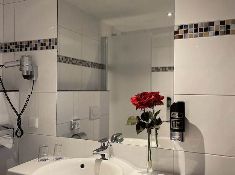 Отель Alexander Am Zoo