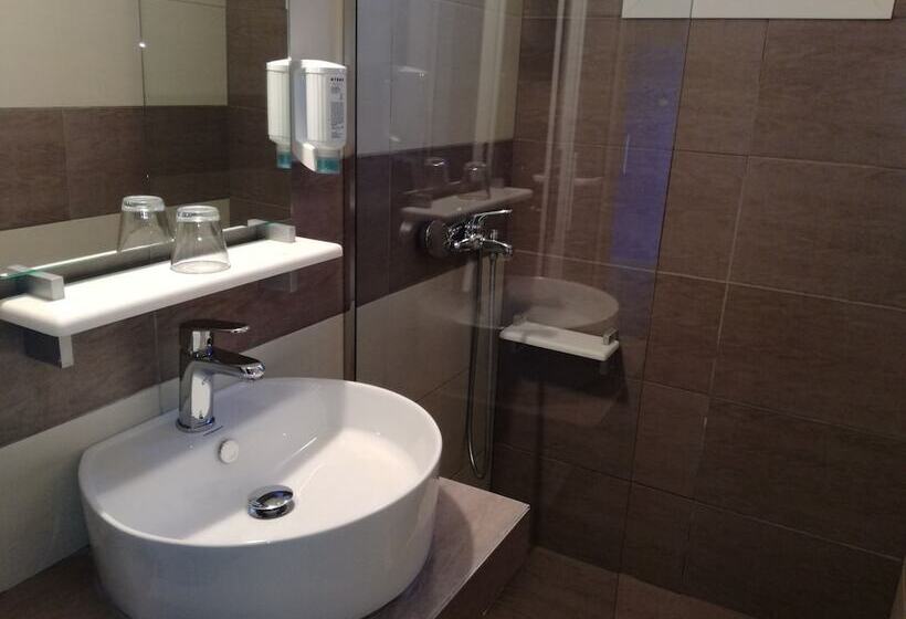 فندق Andromeda Residence