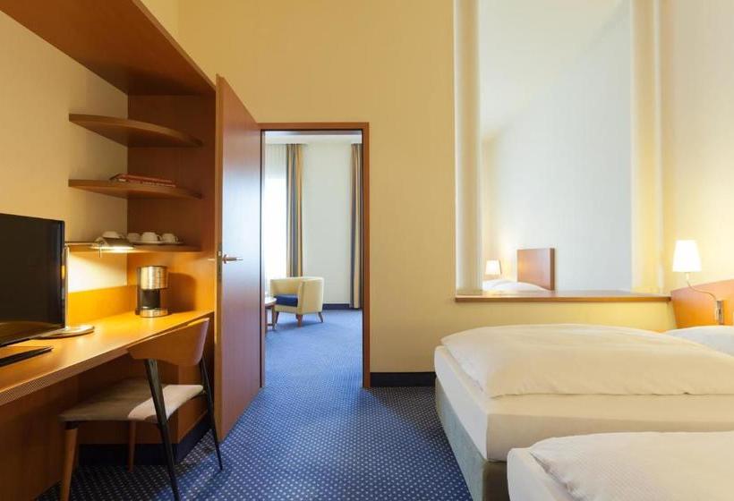 Отель Vienna House By Wyndham Baltic Stralsund