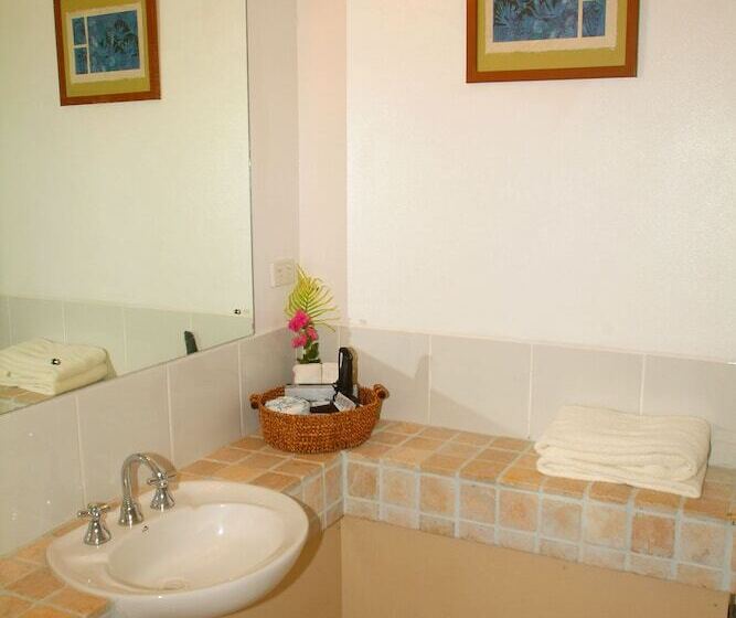 Отель Bedarra Beach Inn