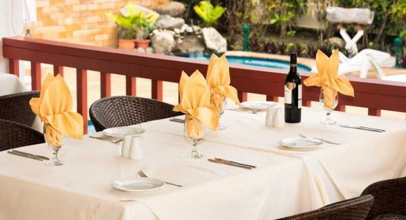 هتل Bedarra Beach Inn