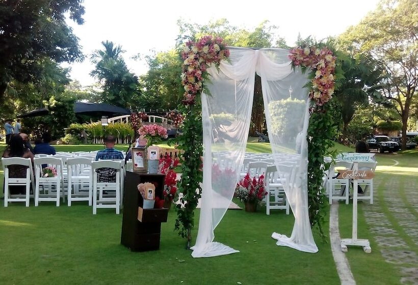 هتل Cebu White Sands Resort And Spa