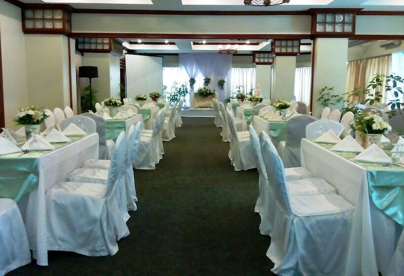 هتل Cebu White Sands Resort And Spa