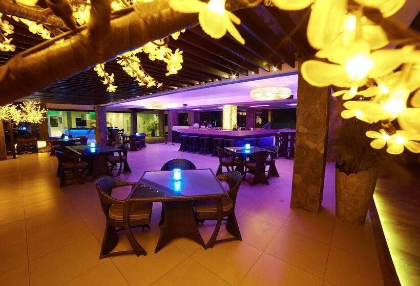 هتل Cebu White Sands Resort And Spa