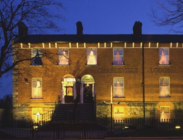 هتل Charleville Lodge