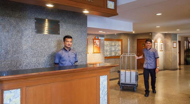 Отель Cholchan Pattaya Beach Resort   Sha Extra Plus