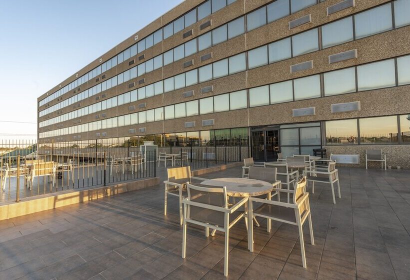 هتل Comfort Inn & Suites At Copeland Tower