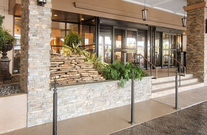 هتل Comfort Inn & Suites At Copeland Tower