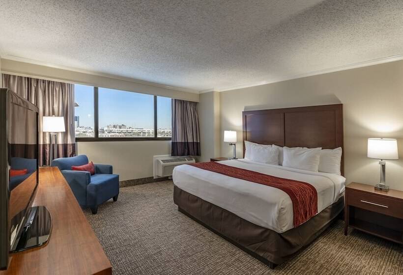 هتل Comfort Inn & Suites At Copeland Tower