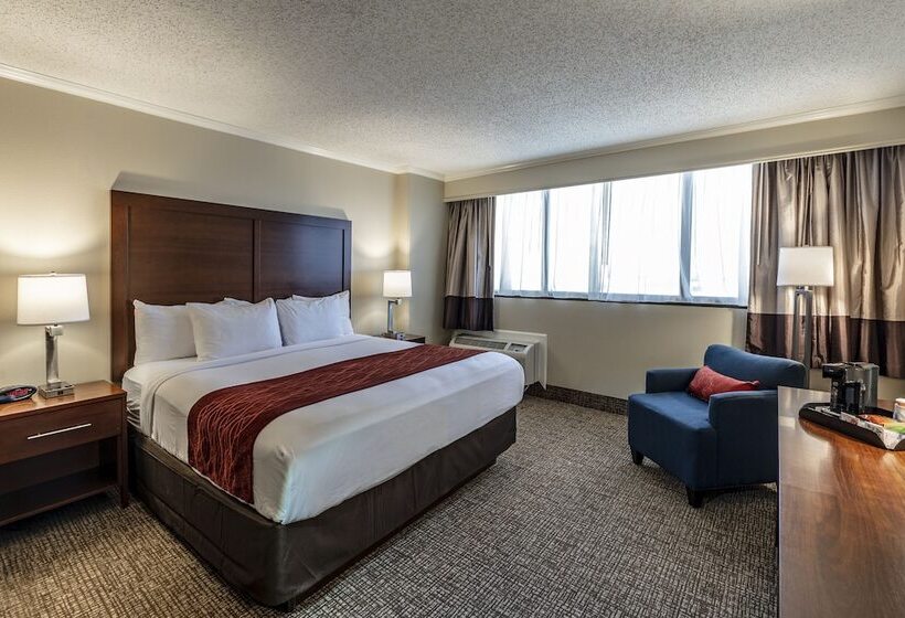 هتل Comfort Inn & Suites At Copeland Tower