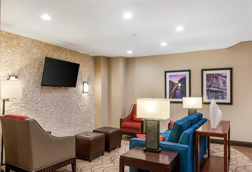 هتل Comfort Inn & Suites At Copeland Tower