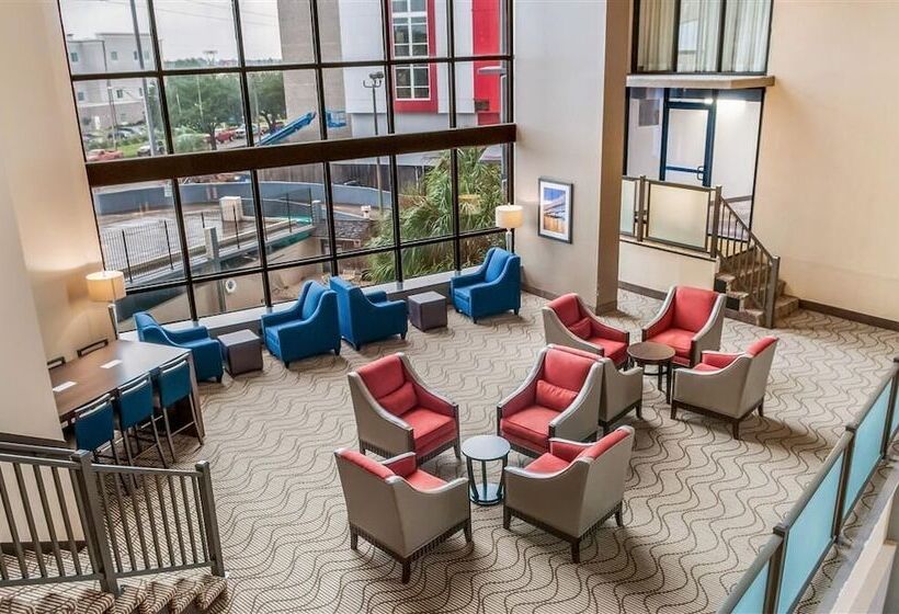 هتل Comfort Inn & Suites At Copeland Tower