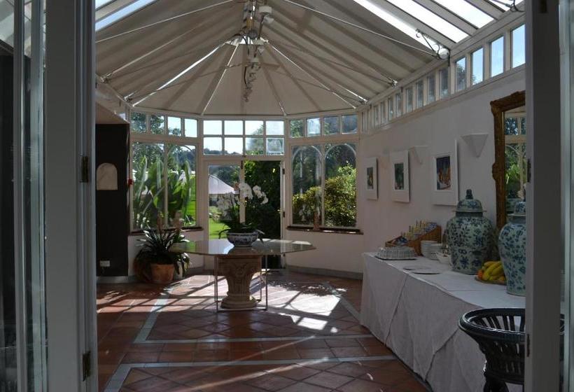 فندق Cranleigh