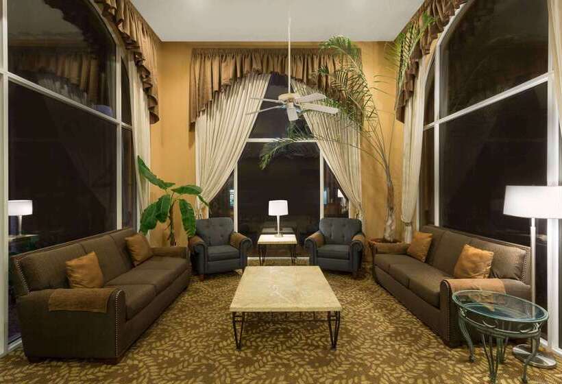 בית מלון כפרי Days Inn By Wyndham Bullhead City