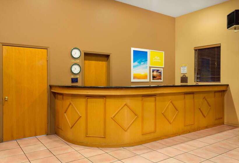 בית מלון כפרי Days Inn By Wyndham Bullhead City