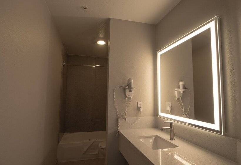 فندق Days Inn By Wyndham Carlsbad