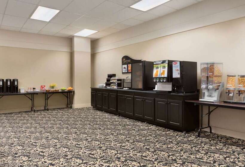 فندق Days Inn & Suites By Wyndham Sault Ste. Marie On
