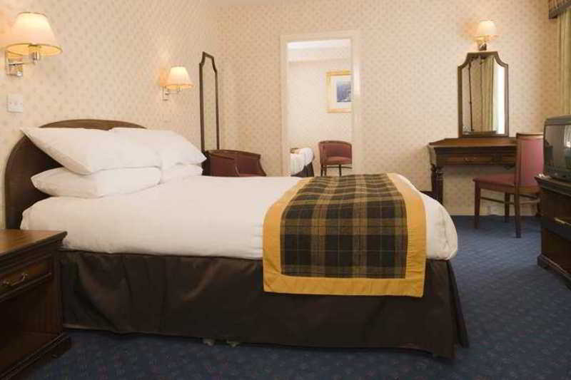 בית מלון כפרי DoubleTree by Hilton Aberdeen Treetops
