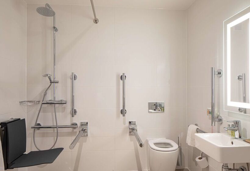 ホテル Doubletree By Hilton Dartford Bridge