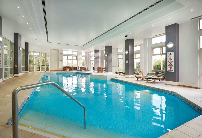 ホテル Doubletree By Hilton Dartford Bridge