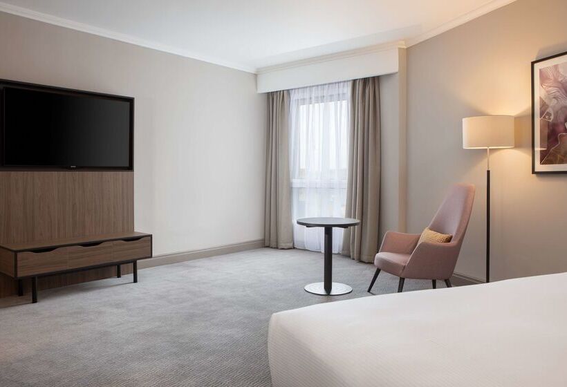 ホテル Doubletree By Hilton Dartford Bridge