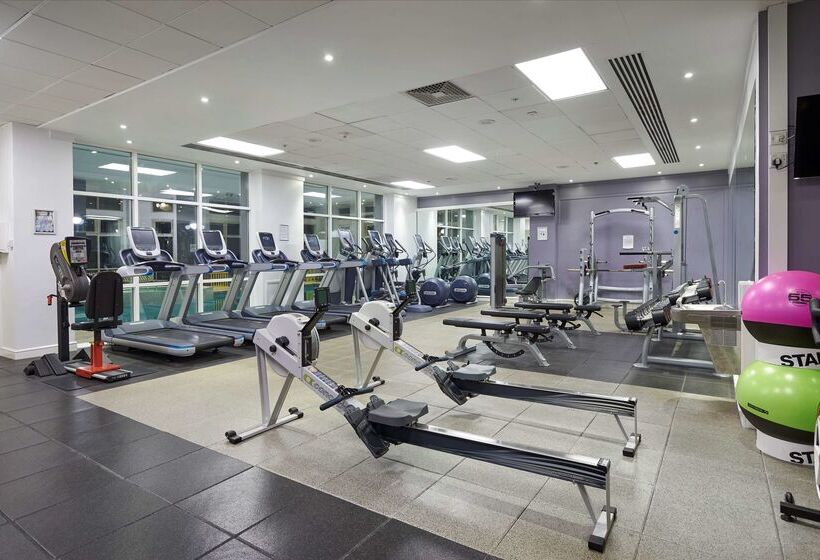 ホテル Doubletree By Hilton Dartford Bridge