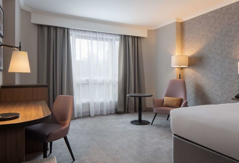 ホテル Doubletree By Hilton Dartford Bridge