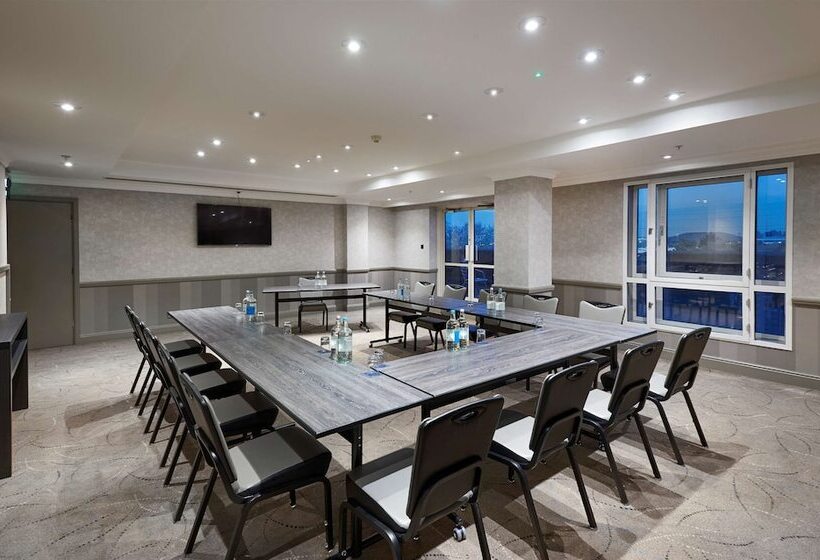 ホテル Doubletree By Hilton Dartford Bridge