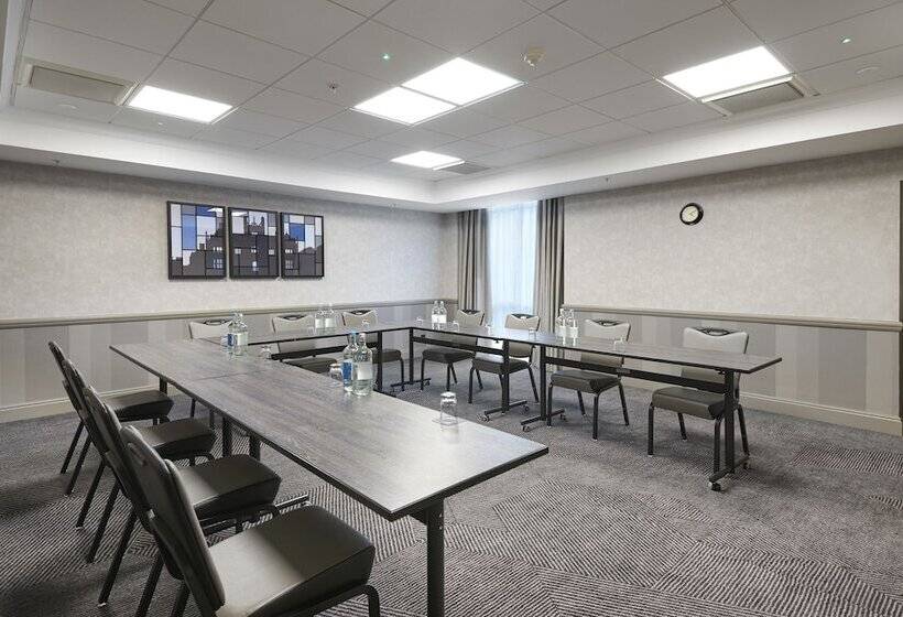 ホテル Doubletree By Hilton Dartford Bridge