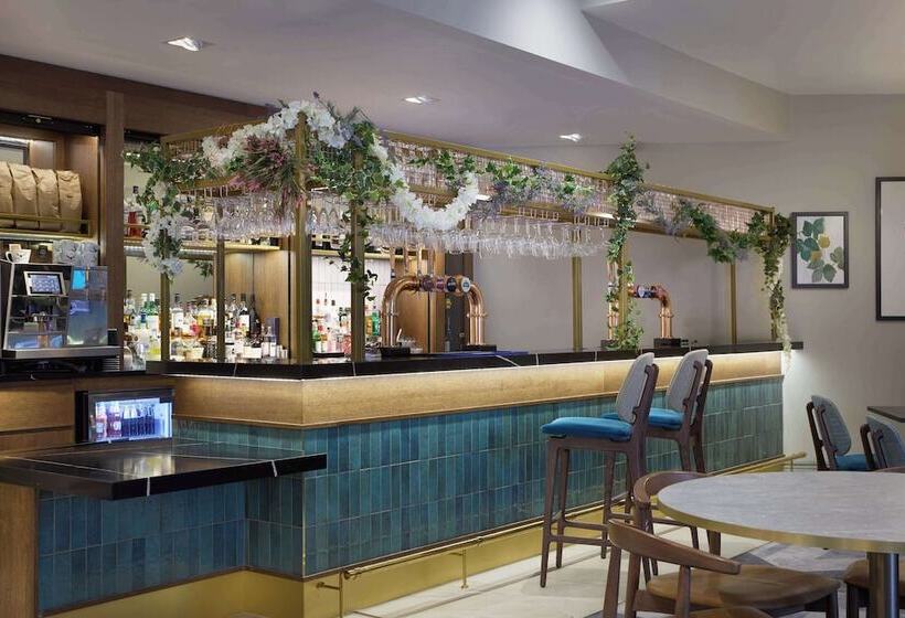 ホテル Doubletree By Hilton Dartford Bridge