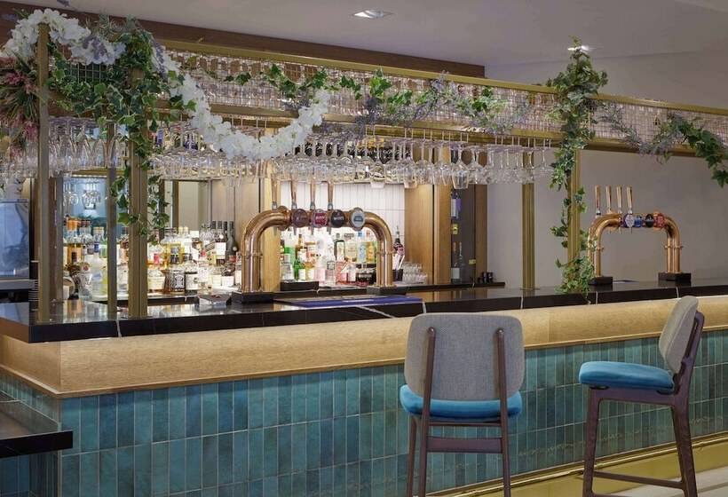 ホテル Doubletree By Hilton Dartford Bridge