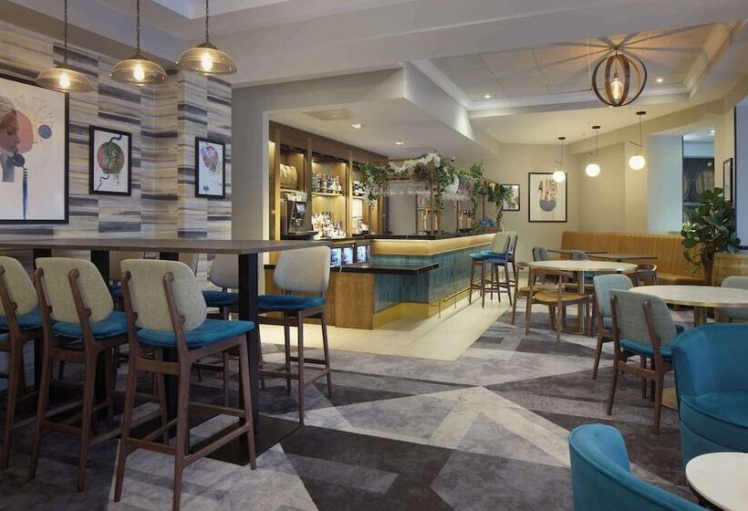 ホテル Doubletree By Hilton Dartford Bridge