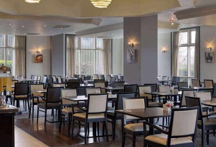 ホテル Doubletree By Hilton Dartford Bridge