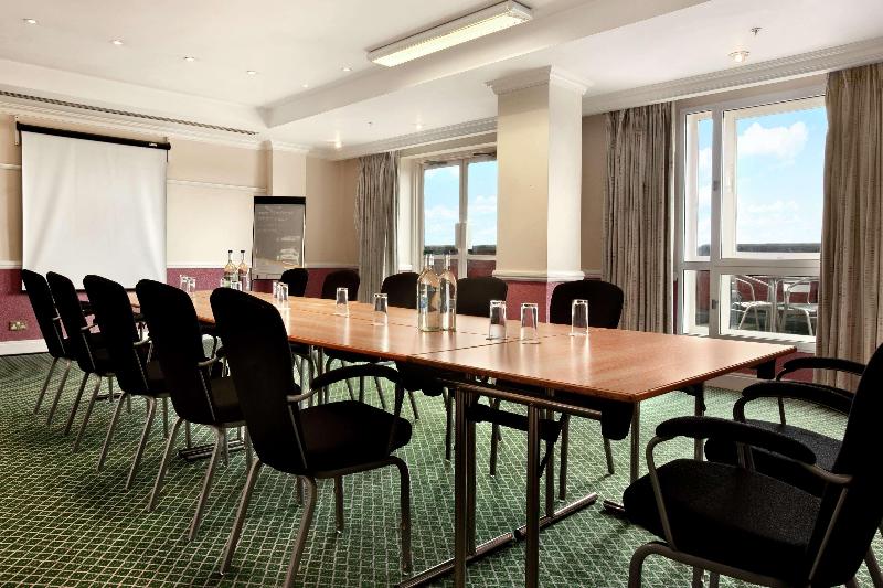 ホテル Doubletree By Hilton Dartford Bridge