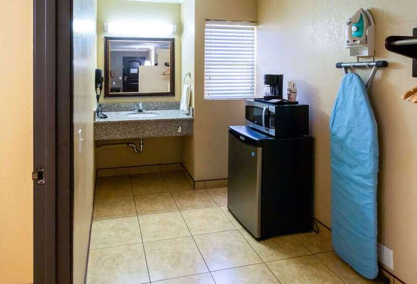 فندق Econo Lodge Inn & Suites Fallbrook Downtown