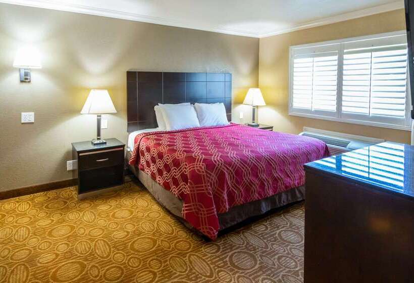 בית מלון כפרי Econo Lodge Inn & Suites Fallbrook Downtown