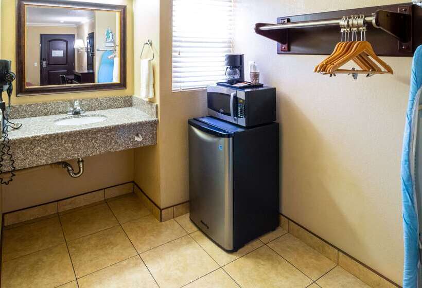 בית מלון כפרי Econo Lodge Inn & Suites Fallbrook Downtown