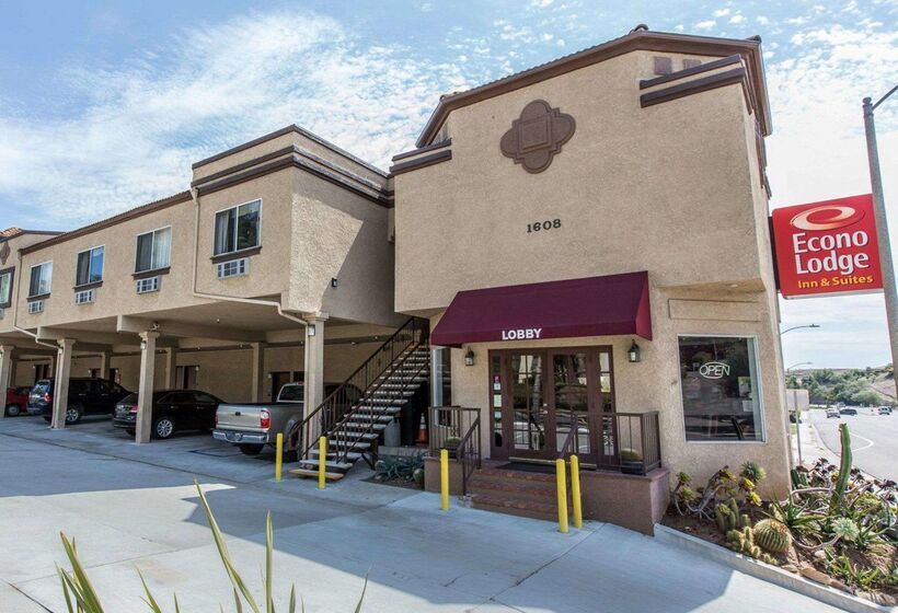 בית מלון כפרי Econo Lodge Inn & Suites Fallbrook Downtown