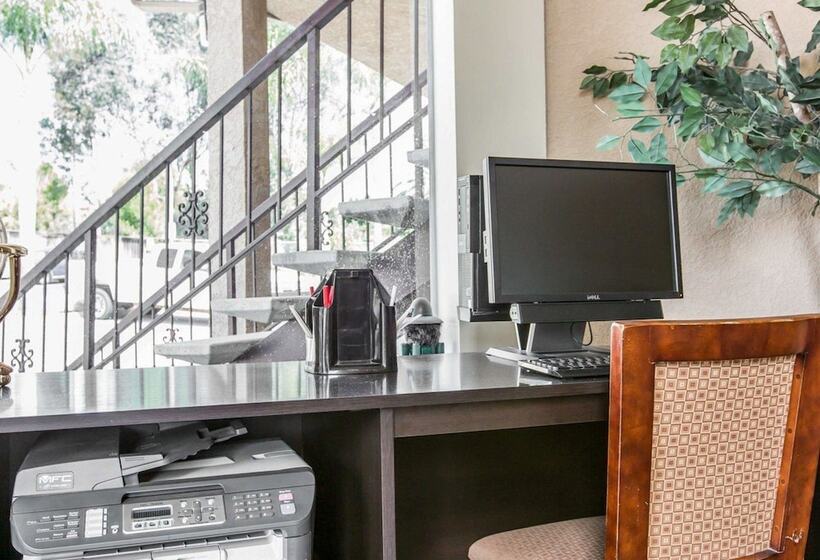 בית מלון כפרי Econo Lodge Inn & Suites Fallbrook Downtown