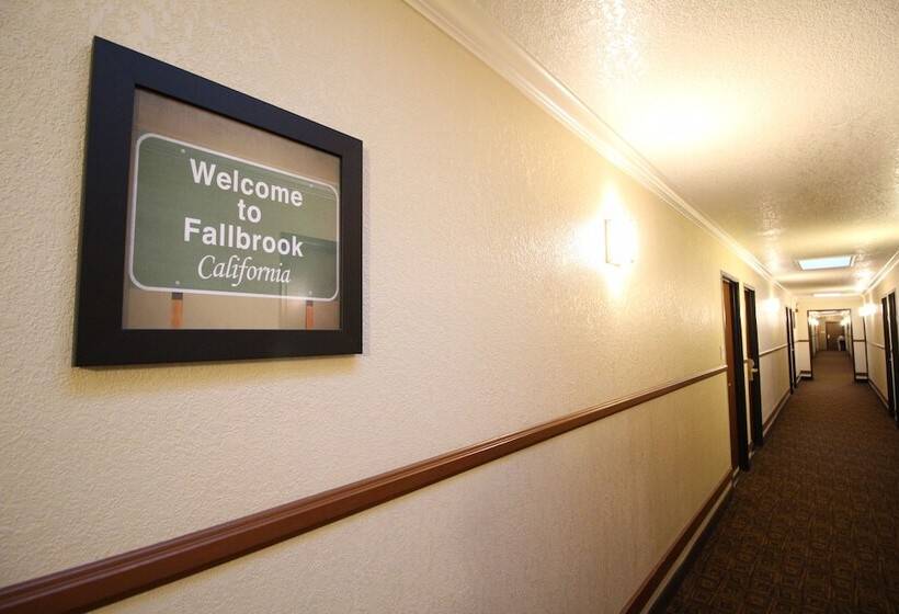 בית מלון כפרי Econo Lodge Inn & Suites Fallbrook Downtown