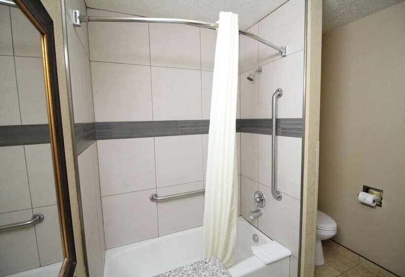 בית מלון כפרי Econo Lodge Inn & Suites Fallbrook Downtown