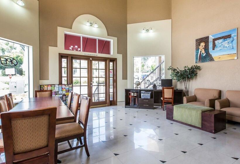 בית מלון כפרי Econo Lodge Inn & Suites Fallbrook Downtown