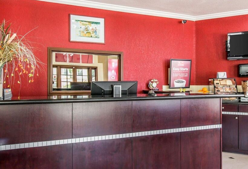 בית מלון כפרי Econo Lodge Inn & Suites Fallbrook Downtown