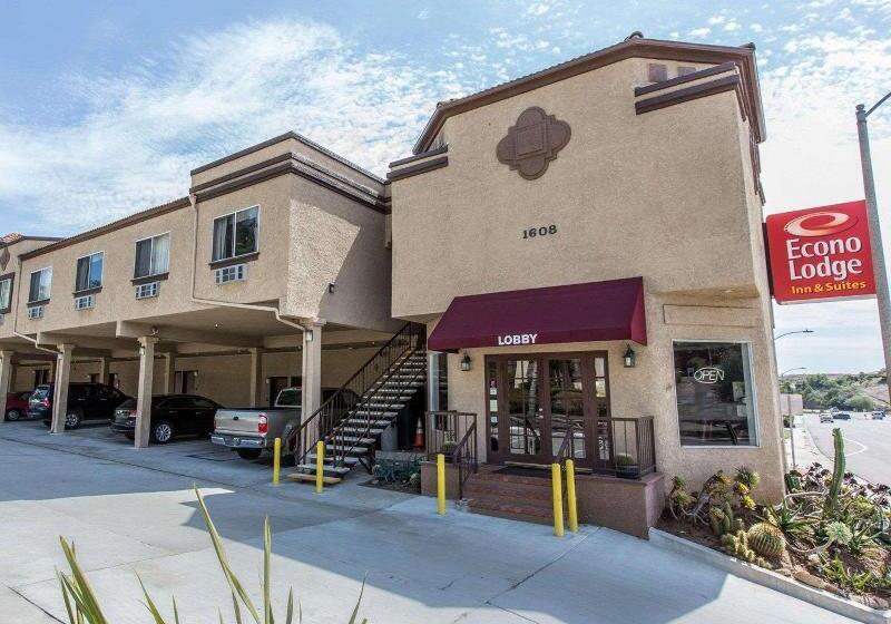 בית מלון כפרי Econo Lodge Inn & Suites Fallbrook Downtown