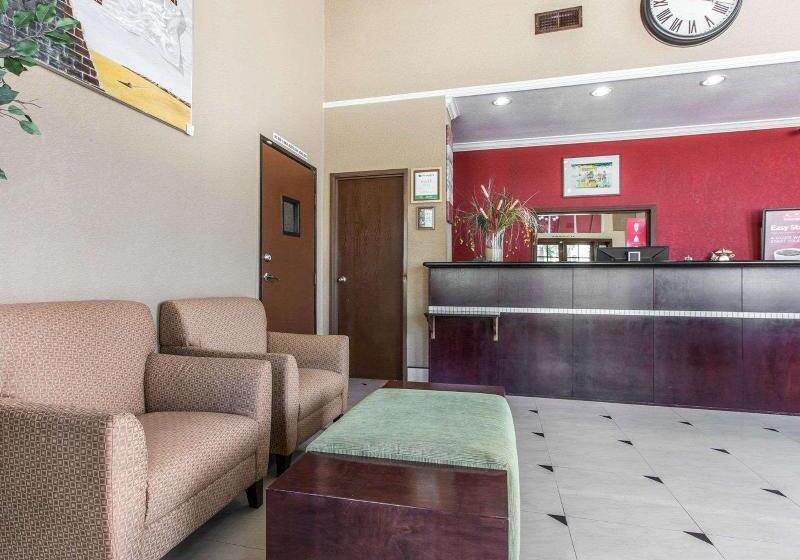 בית מלון כפרי Econo Lodge Inn & Suites Fallbrook Downtown