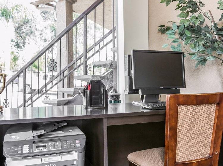 בית מלון כפרי Econo Lodge Inn & Suites Fallbrook Downtown