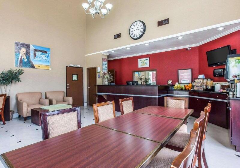 בית מלון כפרי Econo Lodge Inn & Suites Fallbrook Downtown