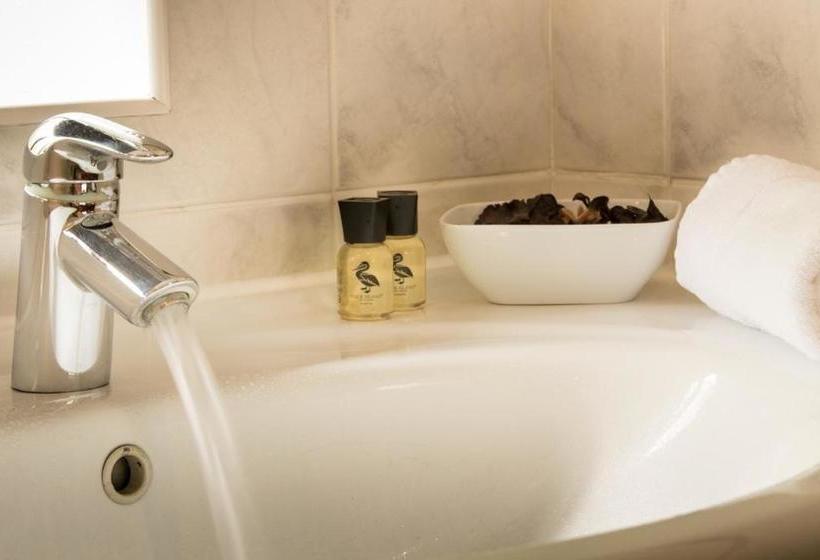 בית מלון כפרי Guy's Thatched Hamlet