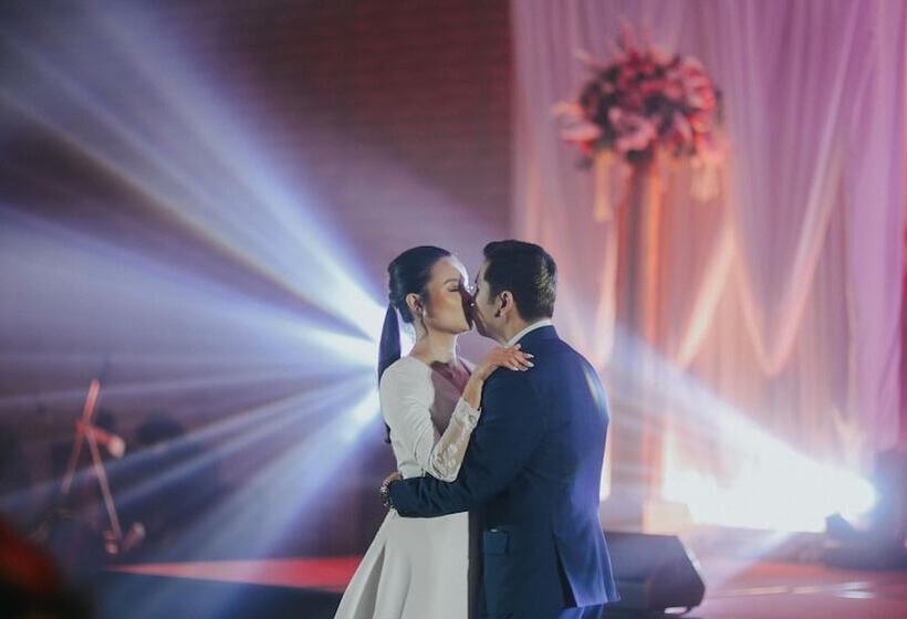 هتل Holiday Inn & Suites Manila Galleria, An Ihg